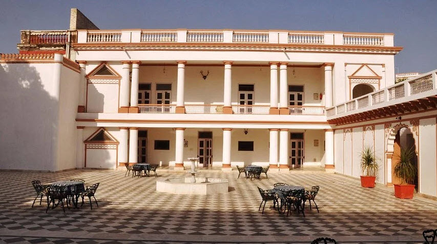 Junia Fort, India